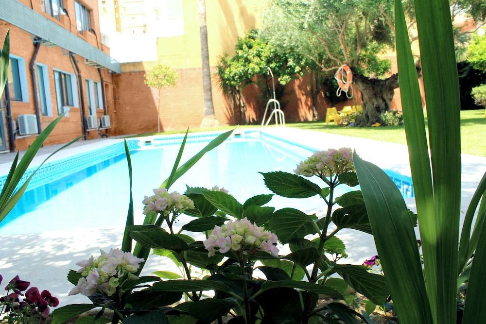 Aacr Hotel Monteolivos إشبيلية المظهر الخارجي الصورة